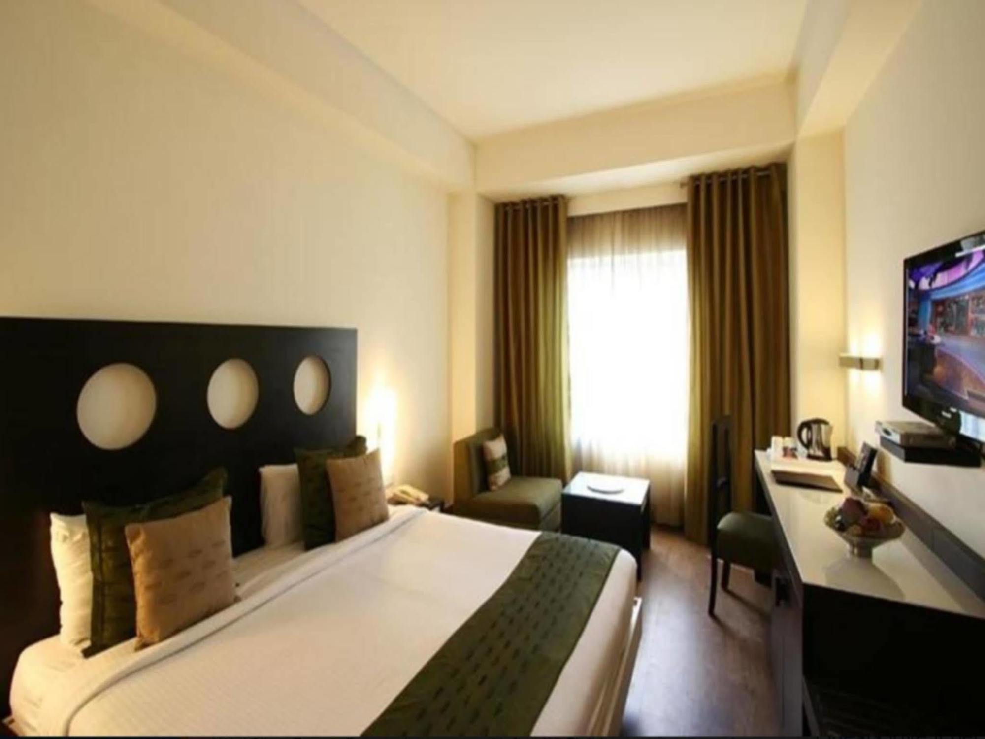 Silver Ferns A Boutique Hotel Yeni Delhi Dış mekan fotoğraf